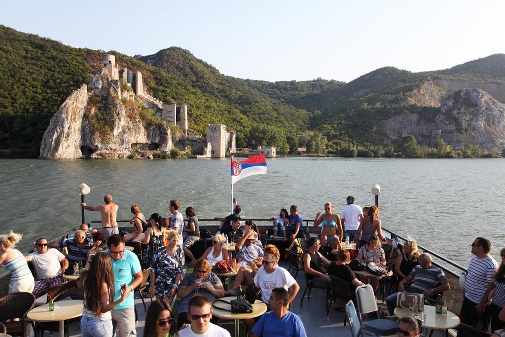 Hotel Danubia Park Veliko Gradište Dış mekan fotoğraf