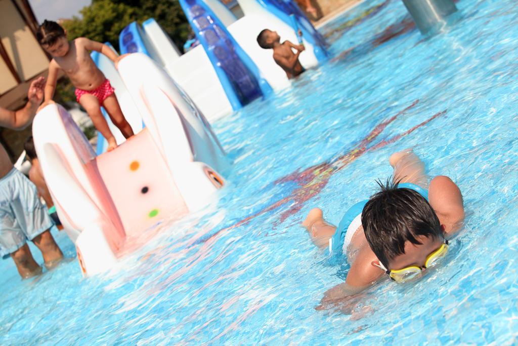 Hotel Danubia Park Veliko Gradište Dış mekan fotoğraf